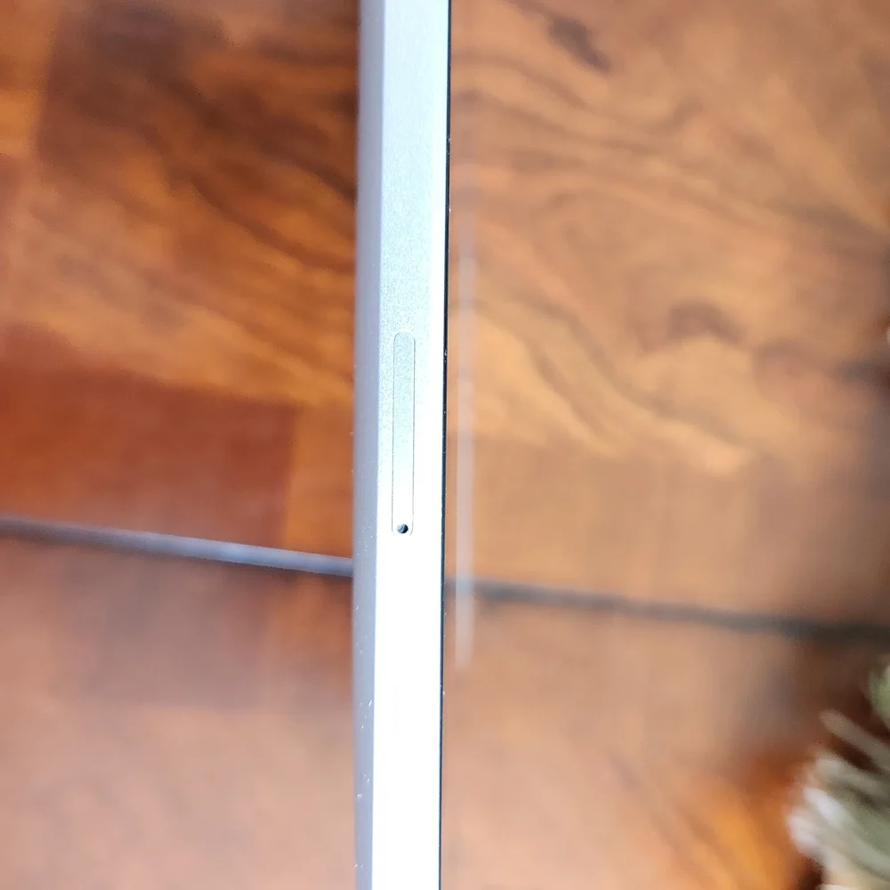 Apple iPad 32GB in Classic Silver For Parts Only